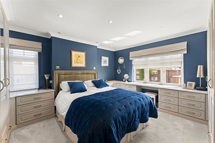 5 Bedroom Semi-detached House For Sale In Hill Lane, Ruislip, HA4