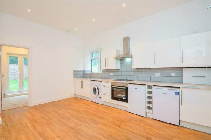 1 Bedroom Flat To Rent In Moreton Road, South Croydon, CR2