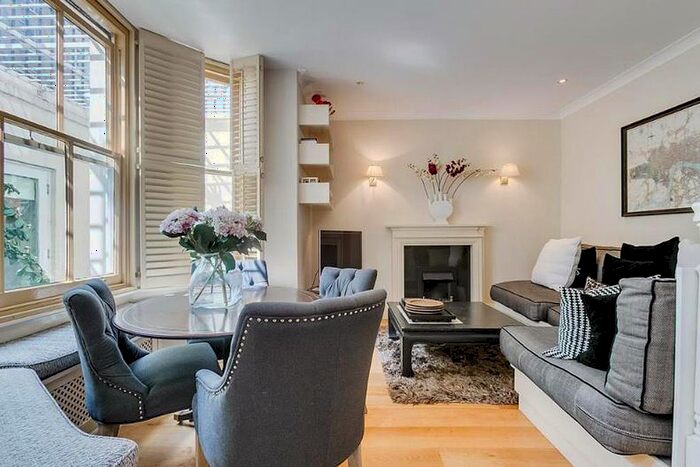 2 Bedroom Flat For Sale In Queen's Gate Place, London, SW7