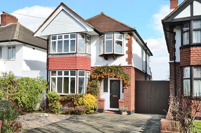 3 Bedroom Detached House To Rent In Manor Drive North, Worcester Park, Surrey, KT4