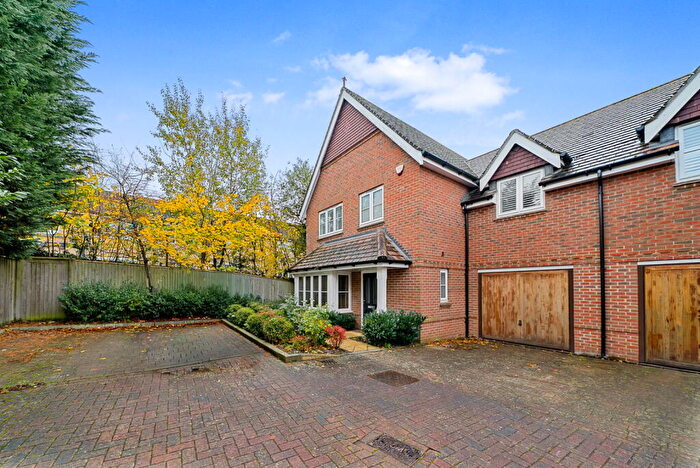 4 Bedroom Link Detached House To Rent In Sycamore Mews, Caterham, CR3