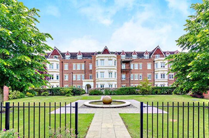 2 Bedroom Flat For Sale In London Road, Burpham, Guildford, GU1