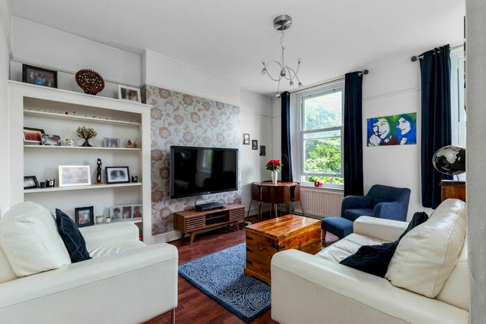 2 Bedroom Flat To Rent In Peckham Rye, London, SE22