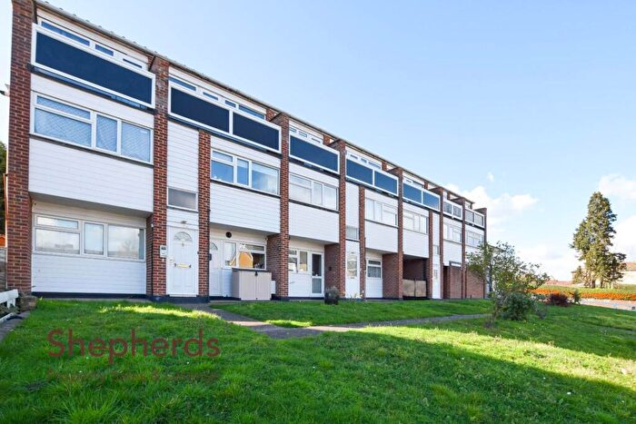 2 Bedroom Duplex For Sale In Turners Court, Turners Hill, Cheshunt, EN8