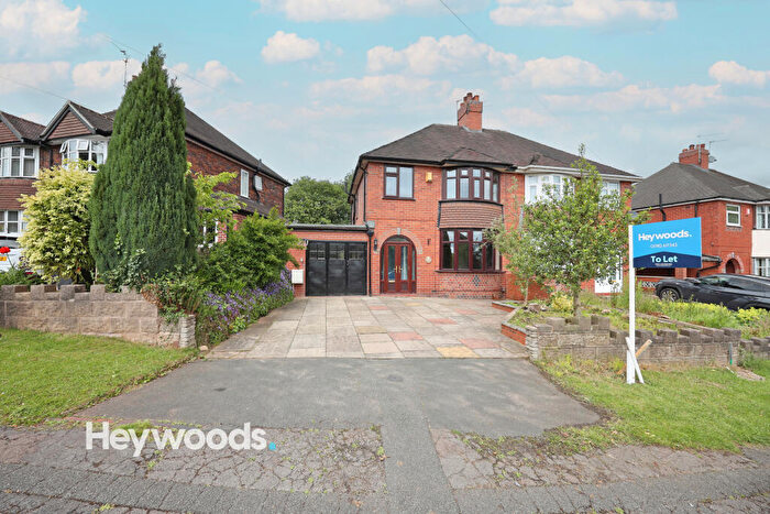 3 Bedroom Semi-Detached House To Rent In Lincoln Avenue, Newcastle-under-Lyme, Staffordshire, ST5