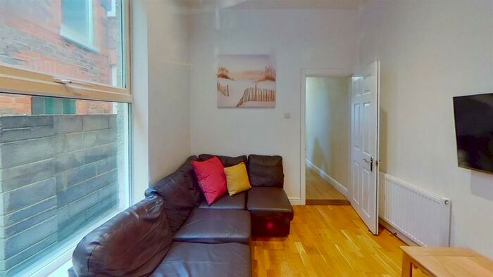 5 Bedroom House To Rent In Victory Road, Portsmouth, Portsmouth, PO1