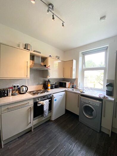 3 Bedroom Flat To Rent In Morgan Place, City Centre, Dundee, DD4
