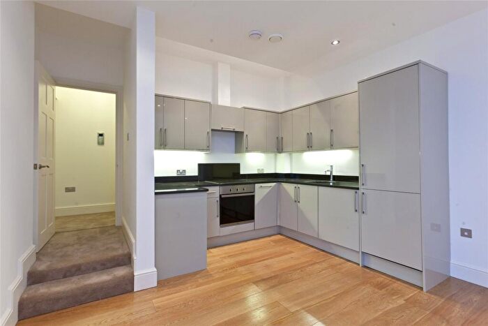 2 Bedroom Flat To Rent In Uxbridge Road, Kingston Upon Thames, Surrey, KT1
