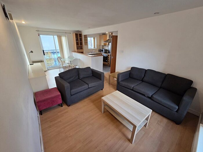 3 Bedroom Flat To Rent In Stretford Road, Hulme, Manchester, M15