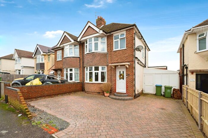 3 Bedroom Semi-Detached House For Sale In Kathleen Road, Southampton, SO19