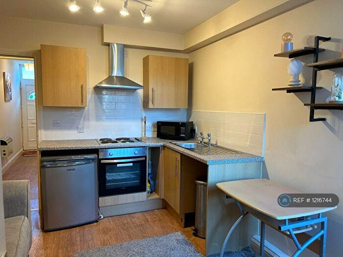 1 Bedroom Flat To Rent In Laneham Street, Scunthorpe, DN15