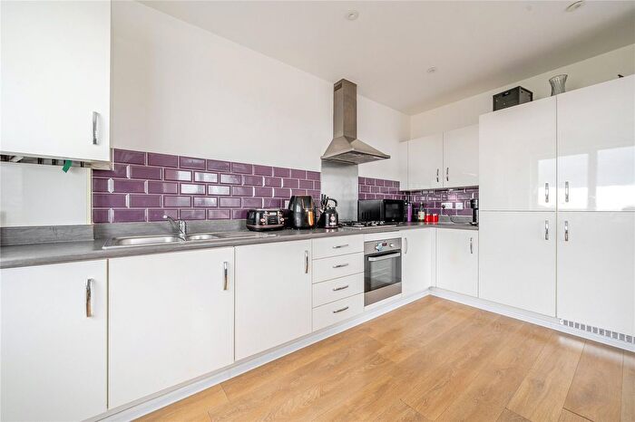 2 Bedroom Flat For Sale In Well Grove, London, N20