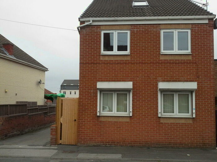 2 Bedroom Maisonette To Rent In Kings Crescent, Edlington, DN12