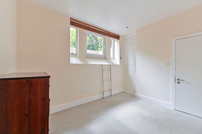 2 Bedroom Flat To Rent In Abbeville Road, Abbeville Village, London, SW4