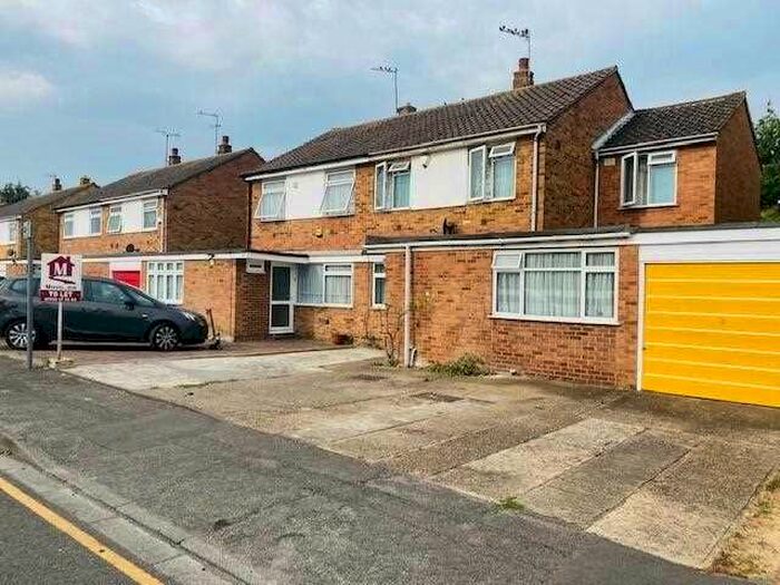 4 Bedroom Semi-Detached House To Rent In Pennine Way, Harlington, Hayes, UB3