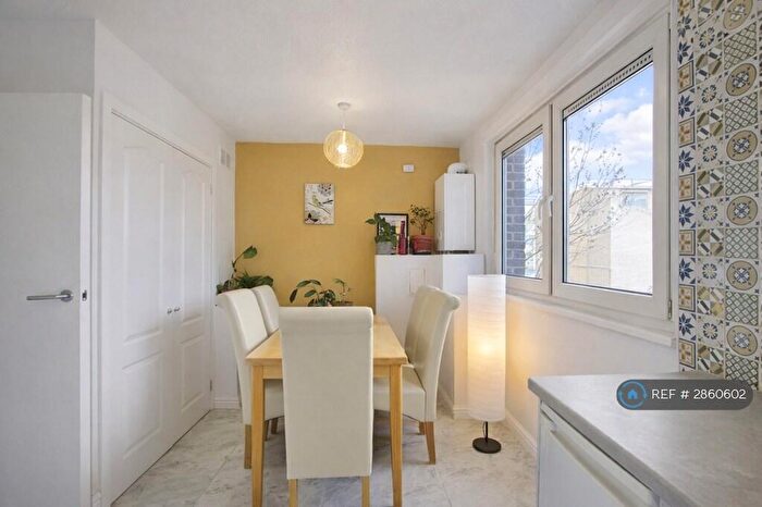 3 Bedroom Flat To Rent In Mohawk House, London, E3