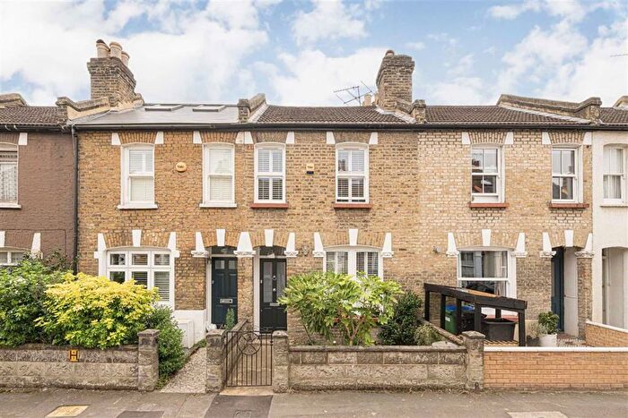 2 Bedroom Property To Rent In York Road, Teddington, TW11