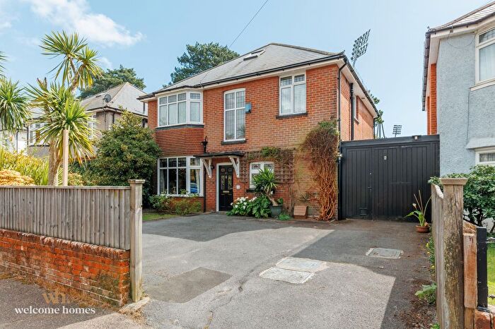 4 Bedroom Detached House For Sale In Thistlebarrow Road, Littledown, BH7