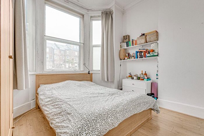 2 Bedroom Property To Rent In Barons Court Road, Barons Court, W14