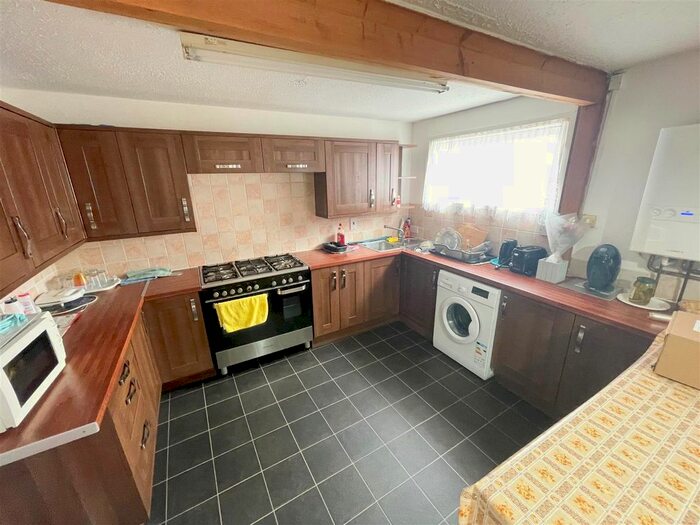 4 Bedroom Bungalow To Rent In Woodrush Close, Beanhill, Milton Keynes, MK6