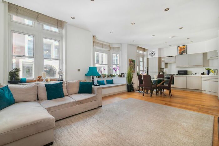 2 Bedroom Flat To Rent In Long Acre, London, WC2E