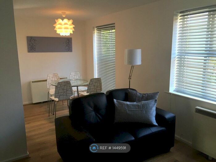 2 Bedroom Flat To Rent In St Davids Court, Manchester, M8