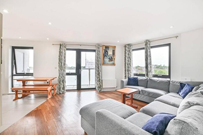 2 Bedroom Flat For Sale In Williams Way, Wembley, HA0