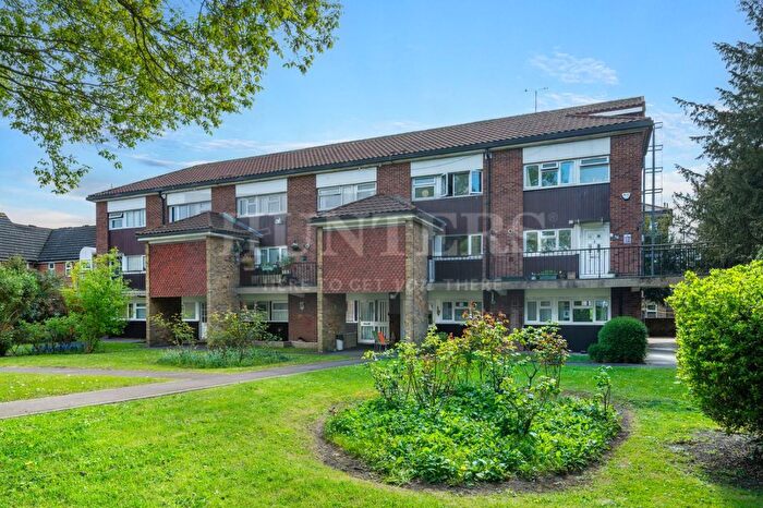 2 Bedroom Flat For Sale In Manor Vale, Brentford, TW8
