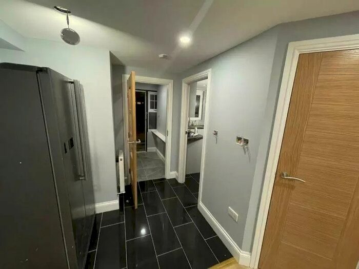 4 Bedroom Flat To Rent In Sandalwood Road, Greater London TW13