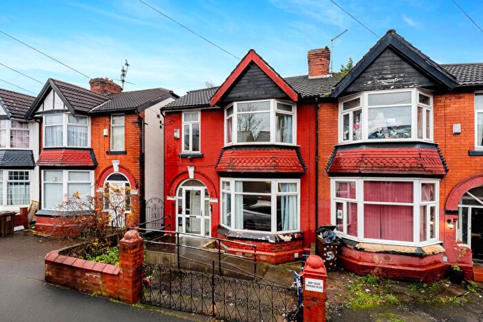 3 Bedroom Semi-Detached House For Sale In Richmond Avenue, Prestwich, M25