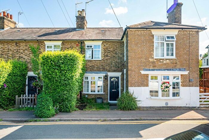 2 Bedroom Cottage To Rent In St Johns Road, Harpenden, Hertfordshire, AL5