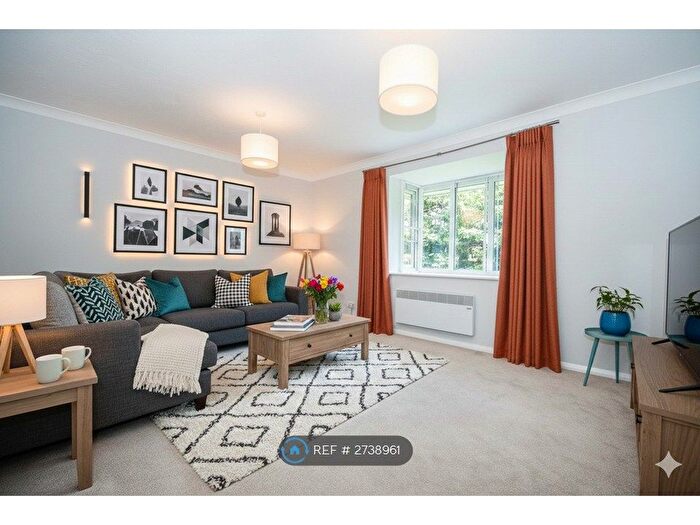 2 Bedroom Flat To Rent In Granville Place, Pinner, HA5