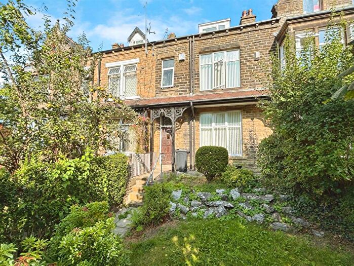 4 Bedroom Terraced House For Sale In Scholemoor Lane, Bradford, BD7