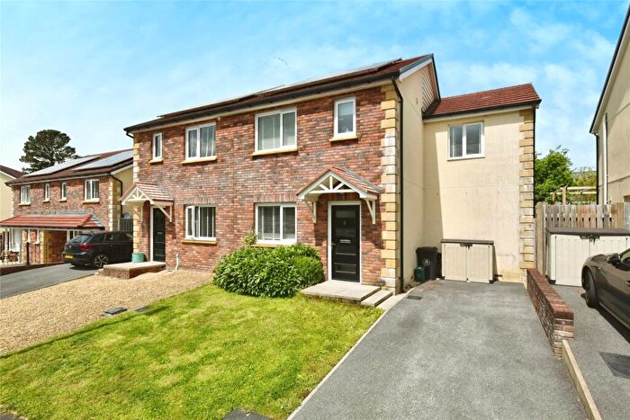 4 Bedroom Semi-Detached House For Sale In Coed Y Dderwen, Cwmgwili, Llanelli, Carmarthenshire, SA14