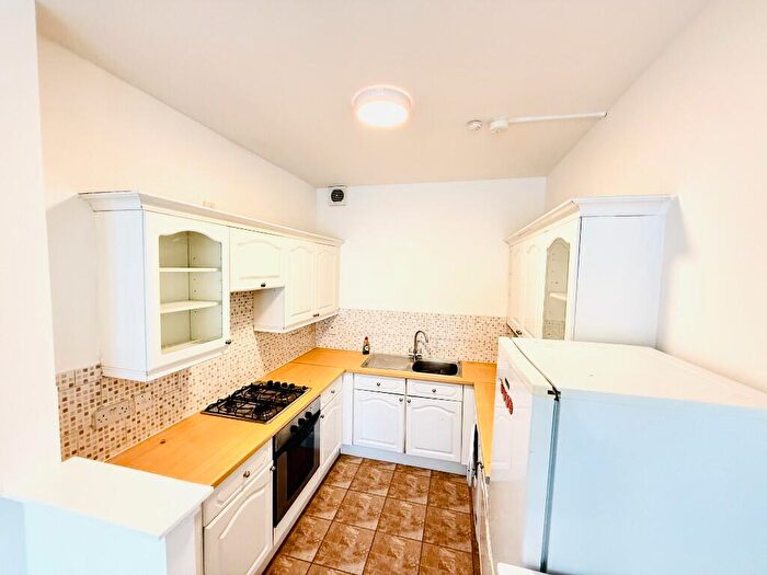 3 Bedroom Flat To Rent In Cumbernauld Road, Glasgow, G31