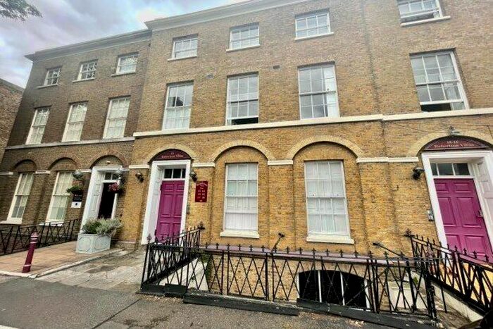 1 Bedroom Flat To Rent In Robertson Villas, Rochester, ME1