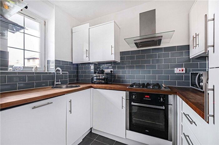 2 Bedroom Flat To Rent In Staple Street, London, SE1