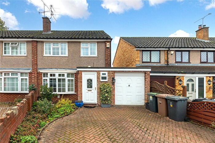3 Bedroom Semi-detached House For Sale In Edgewood Drive, Luton, Bedfordshire, LU2