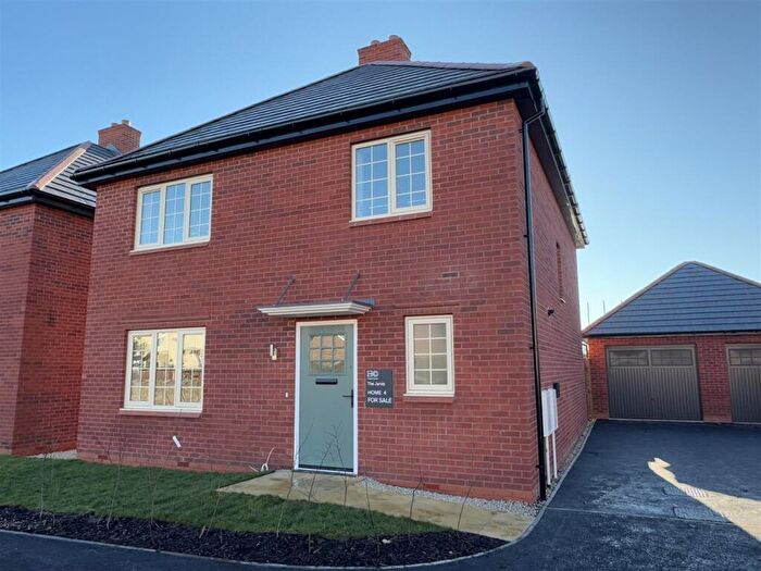4 Bedroom Detached House For Sale In Queens Road, Hodthorpe, Worksop, S80