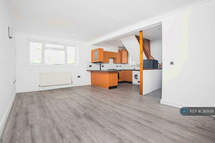 2 Bedroom Terraced House To Rent In Homesdale Road, Bromley, BR2