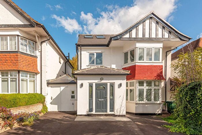 6 Bedroom Property For Sale In Cheyne Walk, Hendon, London, NW4