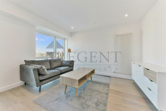 Apartment To Rent In Botanist House, Seagull Lane, E16