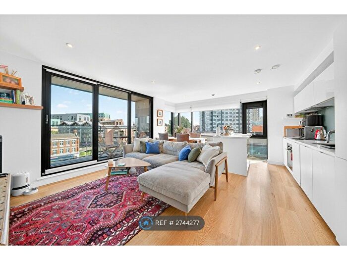 2 Bedroom Flat To Rent In Hardwicks Square, London, SW18