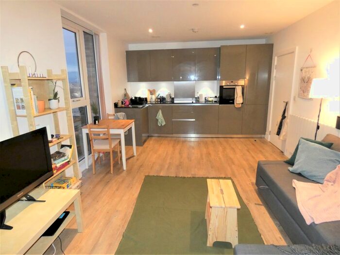 2 Bedroom Flat To Rent In Compton House Victory Parade, Woolwich Arsenal, SE18
