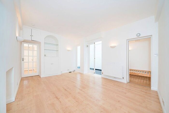 1 Bedroom Flat To Rent In St. Georges Square, London, SW1V