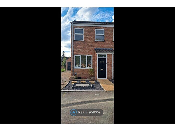 2 Bedroom End Of Terrace House To Rent In Crediton Close, Bedford, MK40