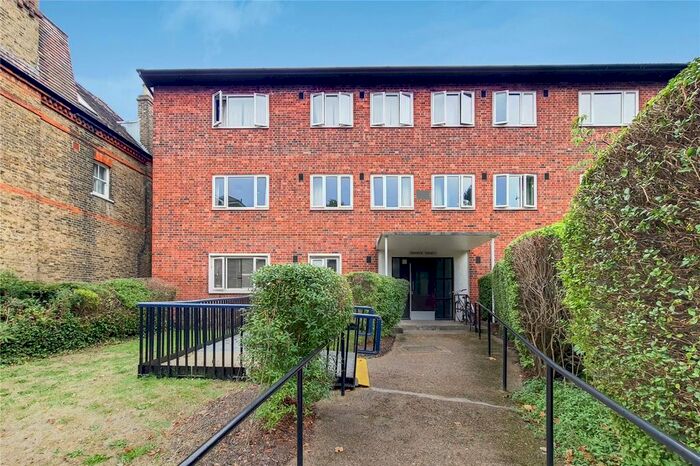 2 Bedroom Flat To Rent In Keswick Court, Keswick Road, SW15