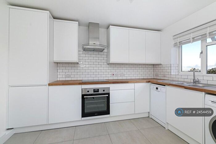1 Bedroom Flat To Rent In Windsor Court, London, N14