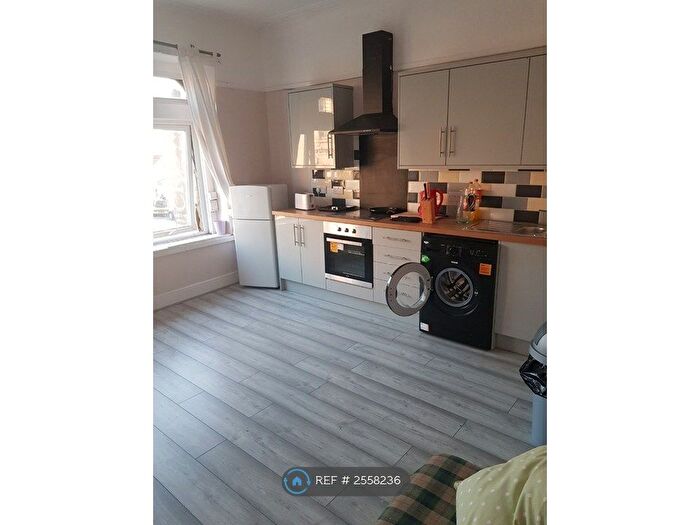 2 Bedroom Flat To Rent In Two Mile Hill Road, Bristol, BS15