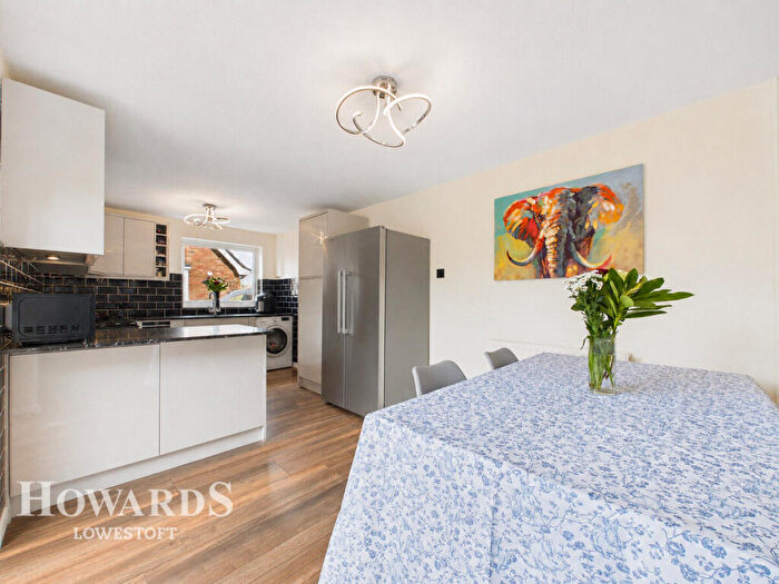 3 Bedroom Semi Detached House For Sale In Glebe Road East, Kessingland, NR33